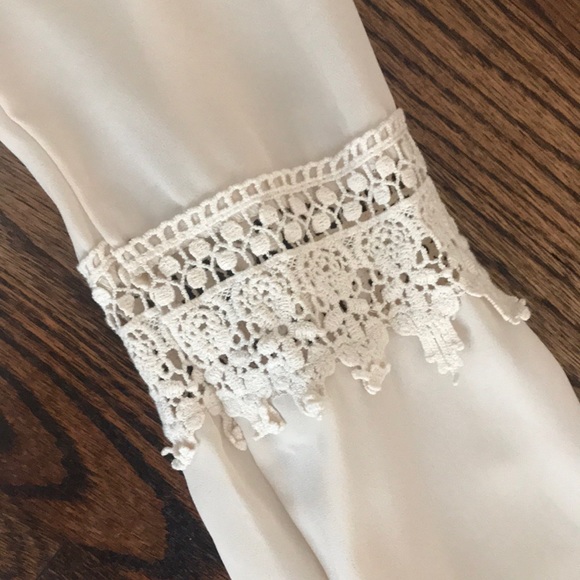 Francesca‘s off-white/cream long sleeve blouse -S - Picture 3 of 9